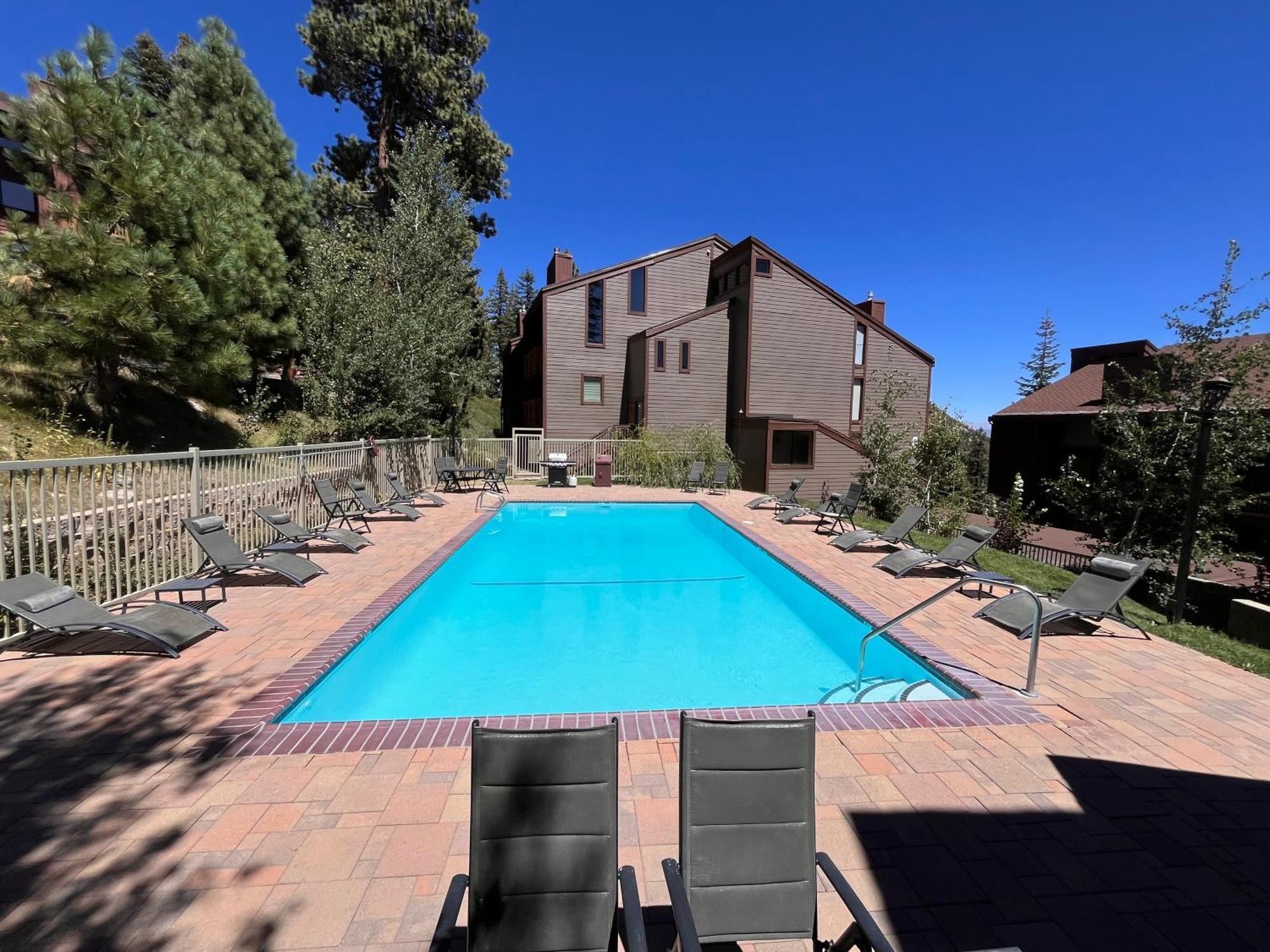 ממות' לייקס Tastefully Remodeled Condo At Mammoth Ski & Racquet Club, Hot Tub, Garage, 10 Min Walk To Ski Lifts מראה חיצוני תמונה