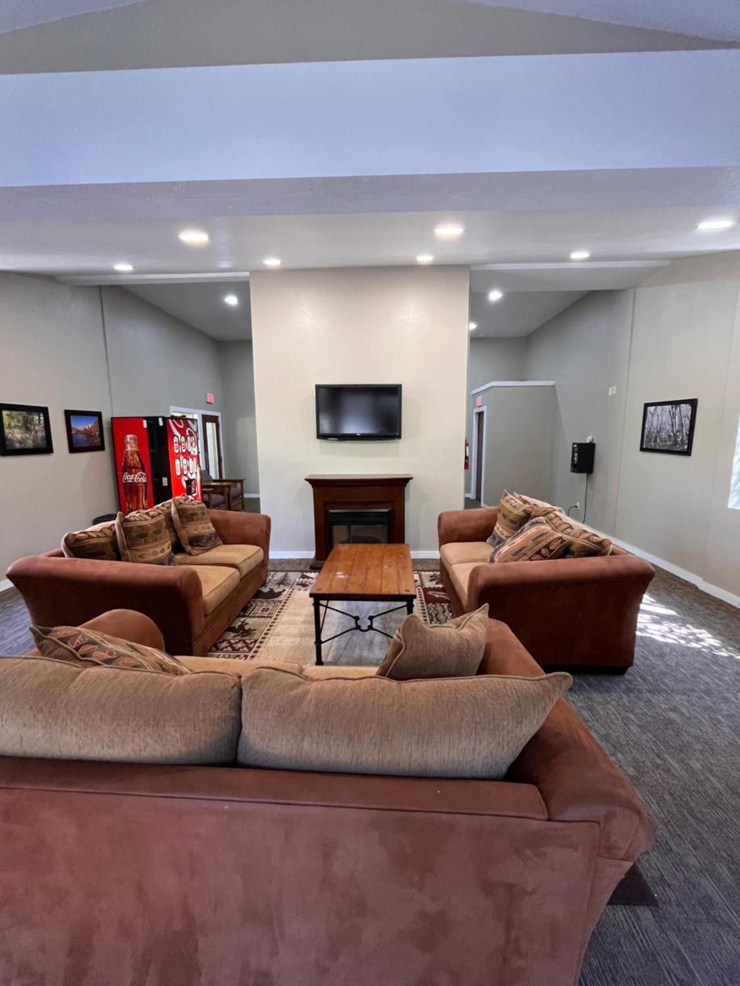 ממות' לייקס Tastefully Remodeled Condo At Mammoth Ski & Racquet Club, Hot Tub, Garage, 10 Min Walk To Ski Lifts מראה חיצוני תמונה