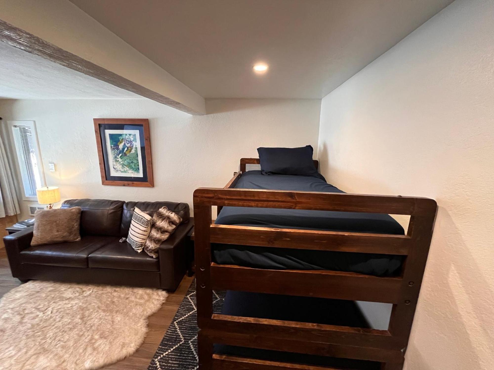 ממות' לייקס Tastefully Remodeled Condo At Mammoth Ski & Racquet Club, Hot Tub, Garage, 10 Min Walk To Ski Lifts מראה חיצוני תמונה