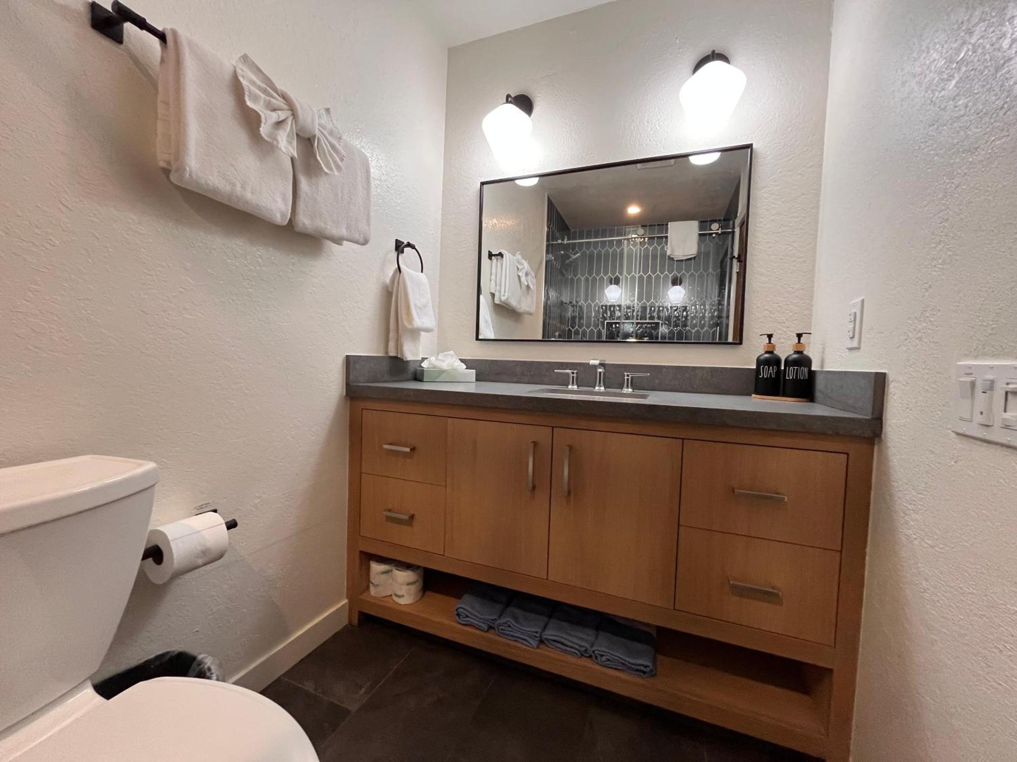 ממות' לייקס Tastefully Remodeled Condo At Mammoth Ski & Racquet Club, Hot Tub, Garage, 10 Min Walk To Ski Lifts מראה חיצוני תמונה