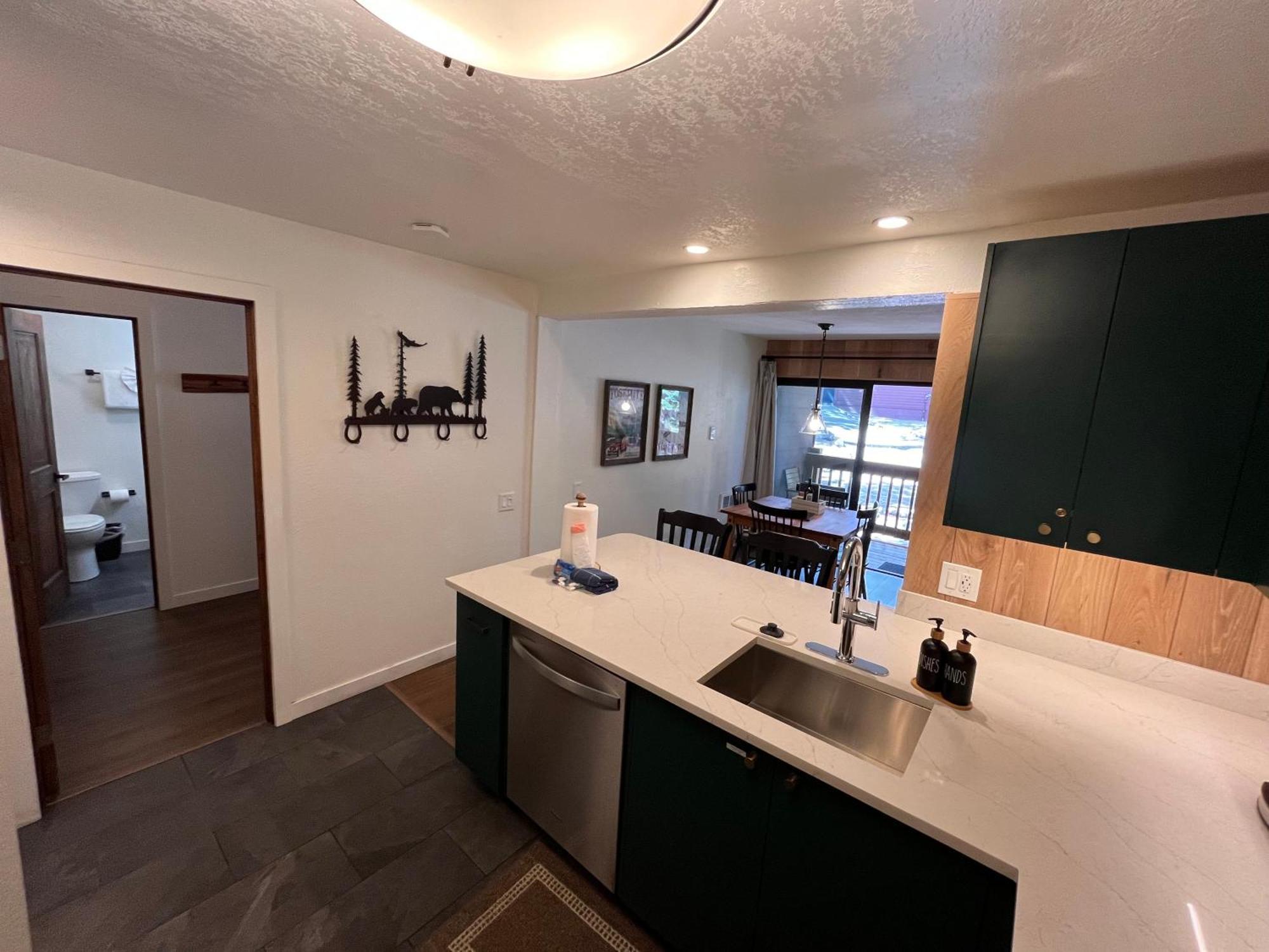 ממות' לייקס Tastefully Remodeled Condo At Mammoth Ski & Racquet Club, Hot Tub, Garage, 10 Min Walk To Ski Lifts מראה חיצוני תמונה